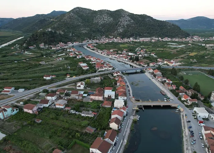 公寓 Bata - 1st Row To The Neretva River *