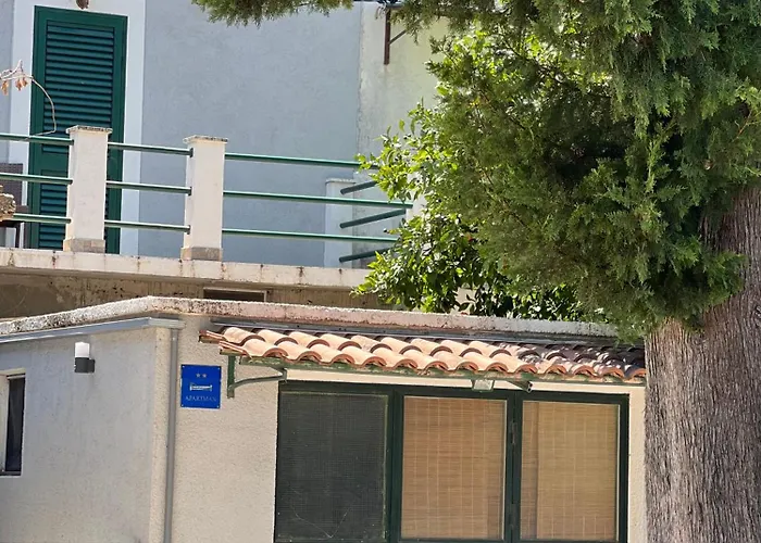 Bata - 1st Row To The Neretva River * Opuzen (Dubrovnik-Neretva)