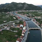 アパート Bata - 1st Row To The Neretva River *