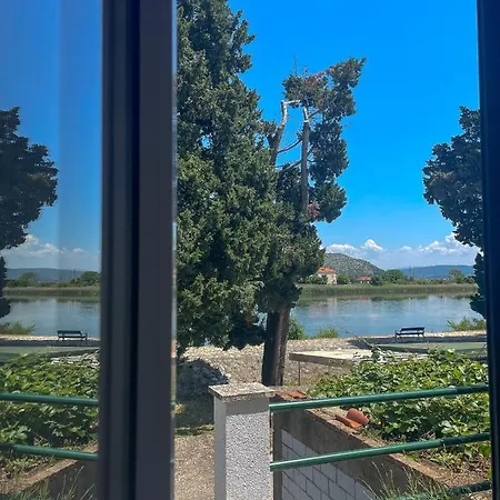 Apartment Bata - 1st Row To The Neretva River Opuzen (Dubrovnik-Neretva)