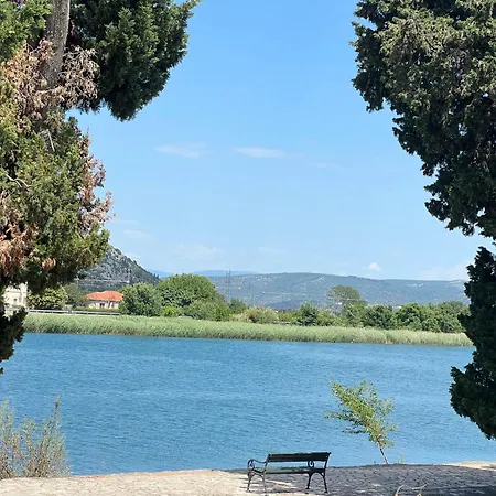 Bata - 1st Row To The Neretva River アパート *